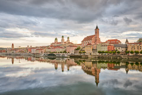 Gemeinde Passau Landkreis Passau Donau Stadtpanorama (Dirschl Johann) Deutschland PA